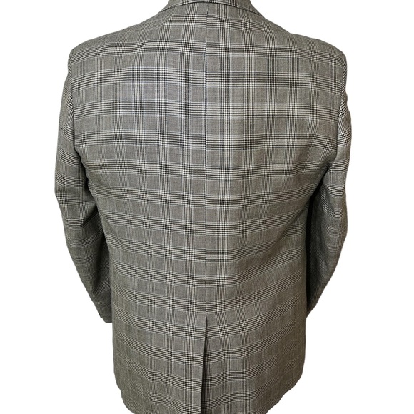 IZOD MENS SPORT BLAZER SIZE 44L, A BLEND OF WOOL AND SILK. VERY POSH BLA… - Picture 5 of 9
